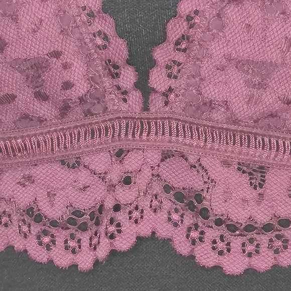 Victoria's Secret Plunging Lace Pullover Bralette in Deep Plum - NWT - Size L - Picture 5 of 8